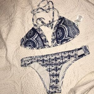 Re-sell from Posh.. excellent condition!